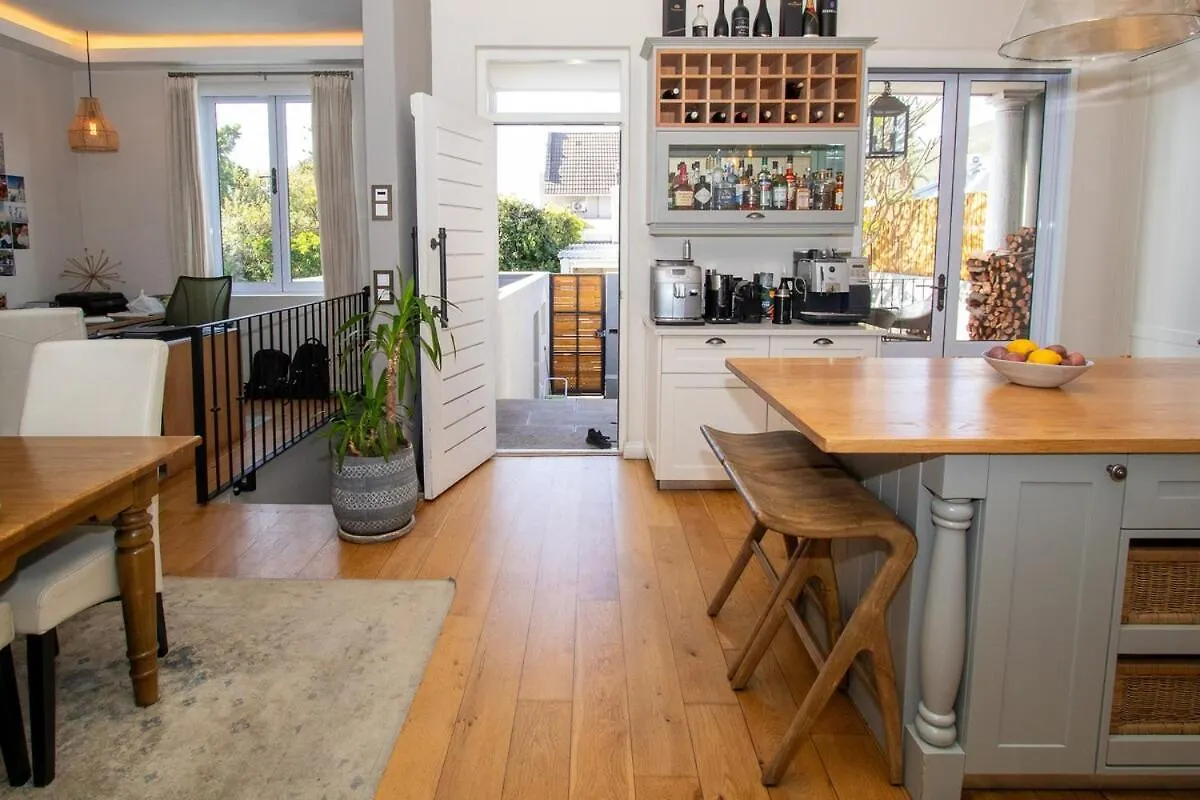 Fresnaye Home On Ave La Croix Cape Town